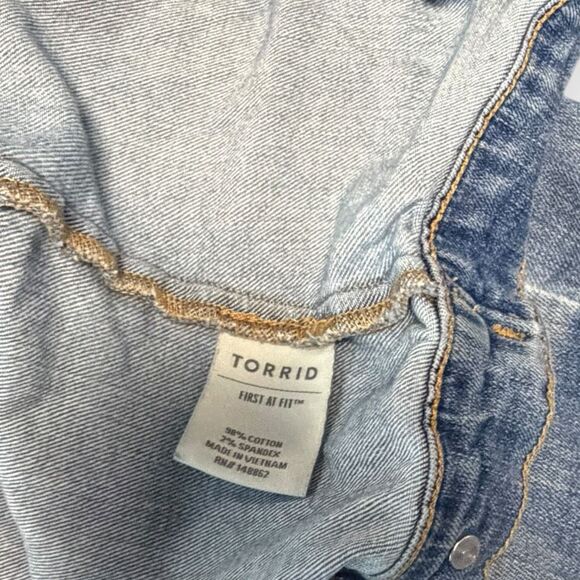 TORRID Women’s Light Wash Classic Denim Jean Jacket Size 2X - Picture 3 of 6